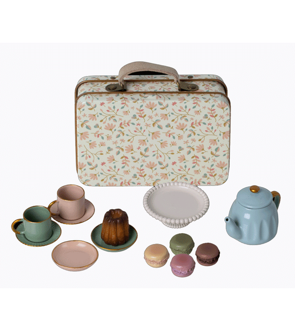 Afternoon Tea in a Tin Suitcase by maileg
