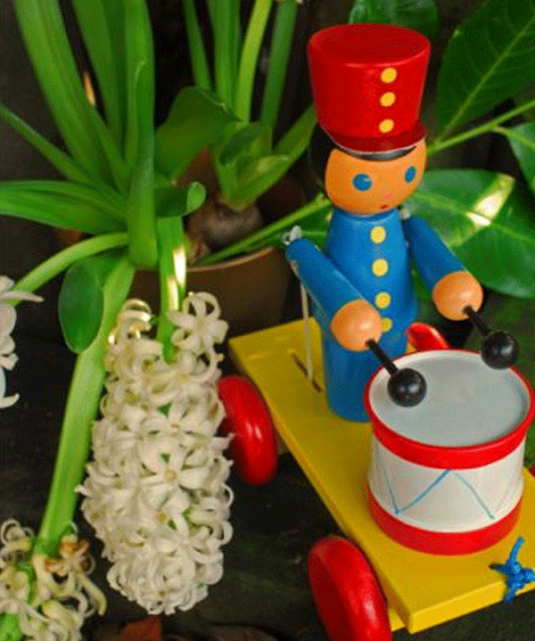 Soldier pull along with drum - Niddle Noddle