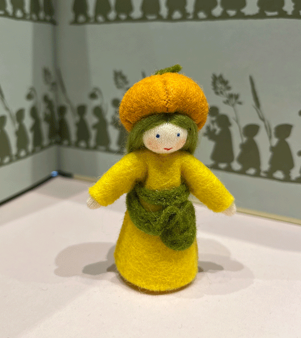 Light Skin Pumpkin Warldorf Felt Flower Fairy - Niddle Noddle