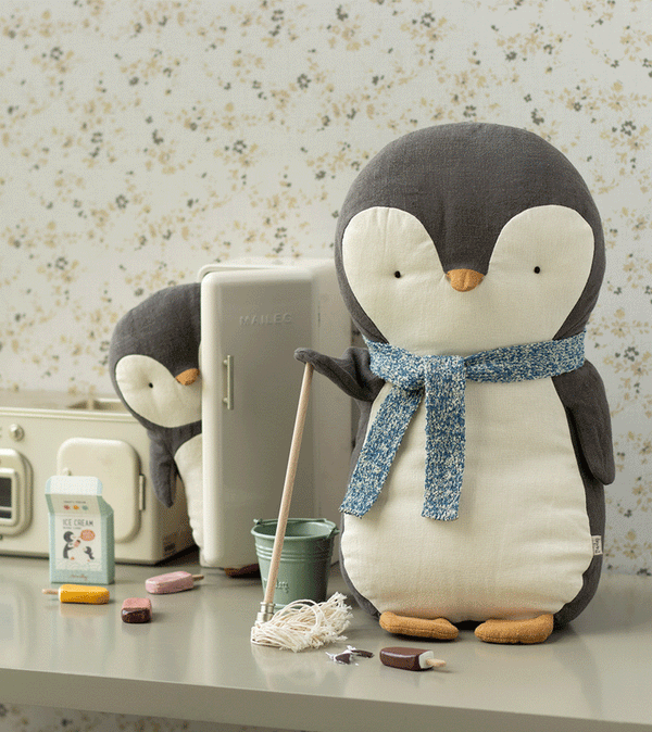 Medium Penguin by maileg