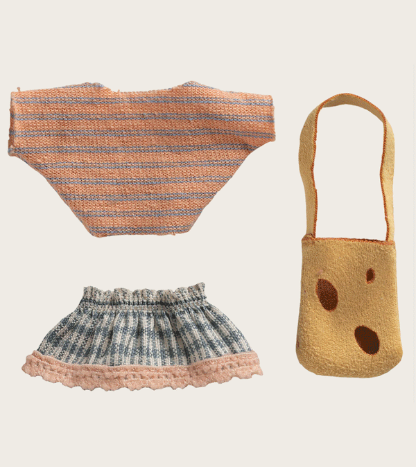 Clothes and Cheese Bag for Little Sister Mouse by maileg