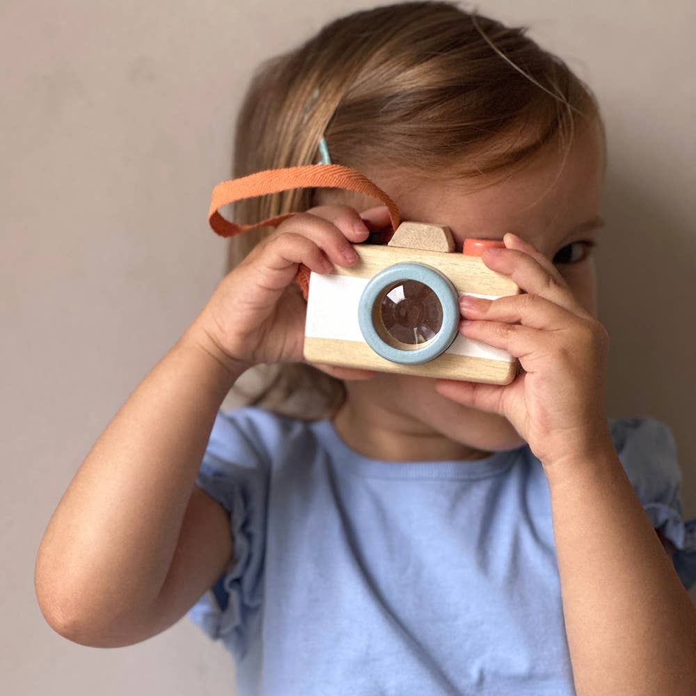 Wooden Camera by Mentari