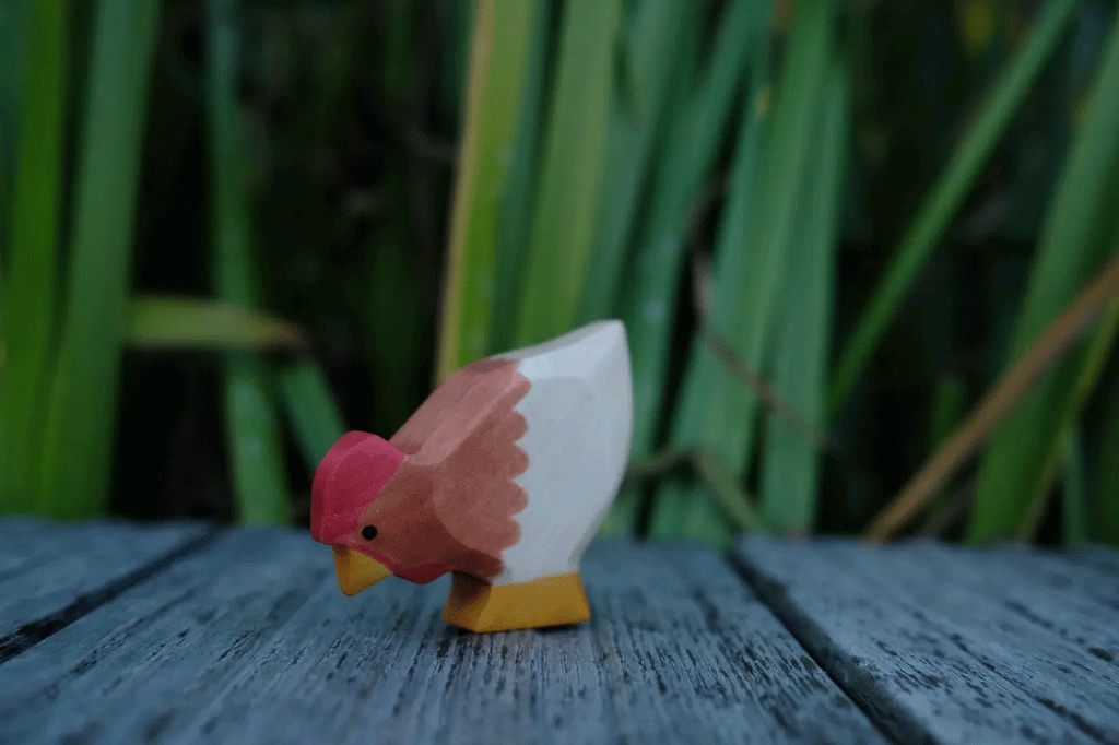 Wooden Hen Picking by Holzwald